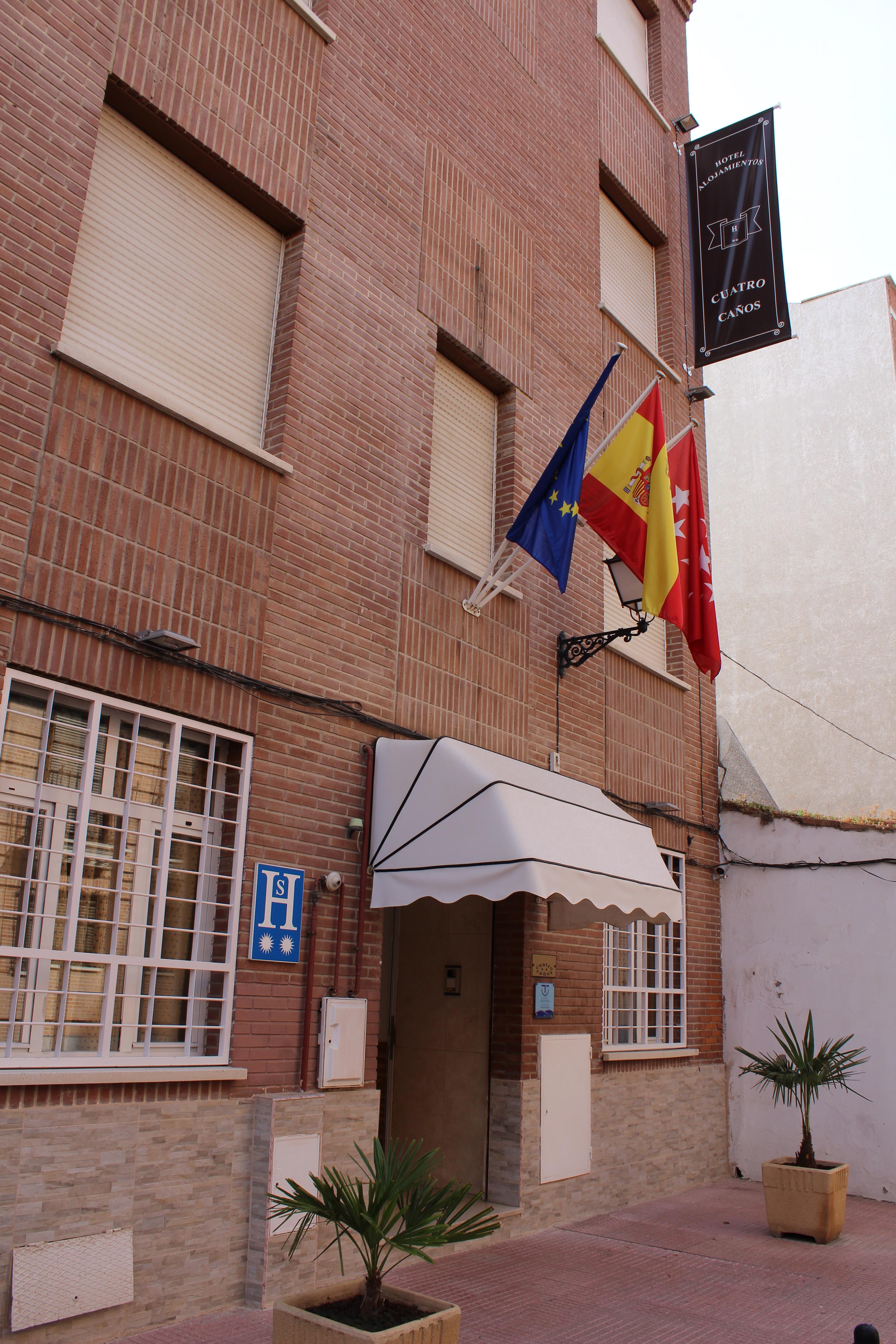 Hotel Cuatro Canos Алькала-де-Енарес Екстер'єр фото